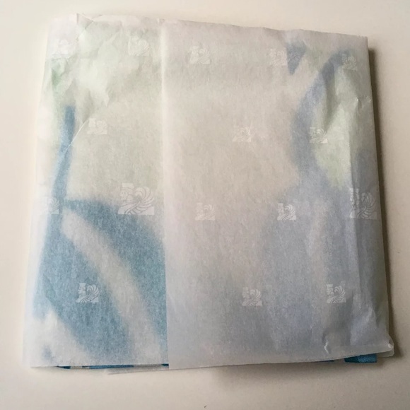 FREY WILLE SILK SCARF NWT, NIB Original Packaging, Square, 19” by 19” in… - Picture 9 of 11